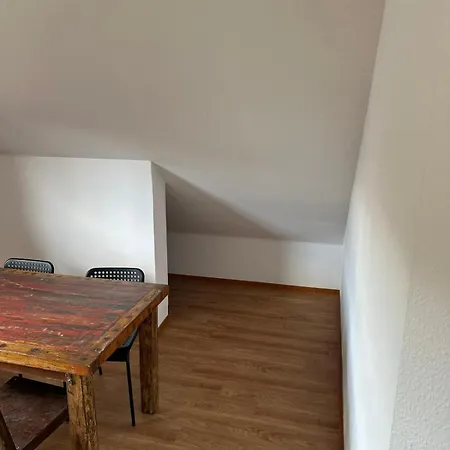 3 Mit Balkon Und Waschmaschine *