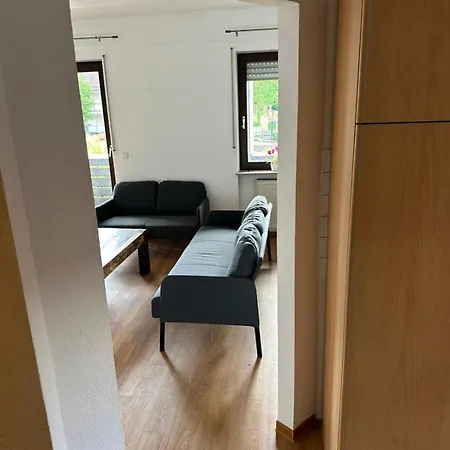 3 Mit Balkon Und Waschmaschine *